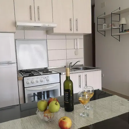 Linda Podstrana